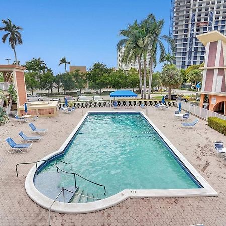 Hallandale Gulfstream Pool Walk To The Beach Apartment Plaja Hallandale Exterior foto