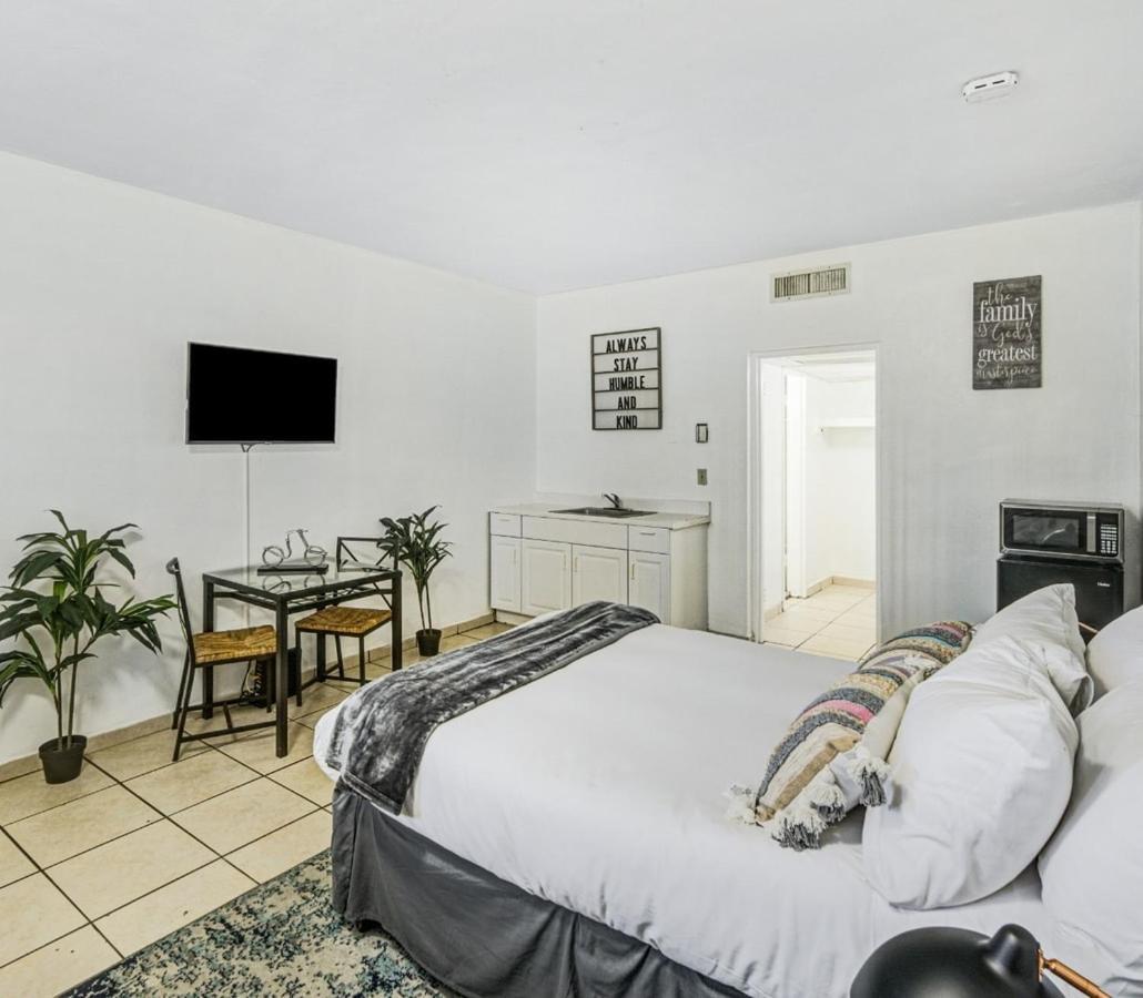 Hallandale Gulfstream Pool Walk To The Beach Apartment Plaja Hallandale Exterior foto